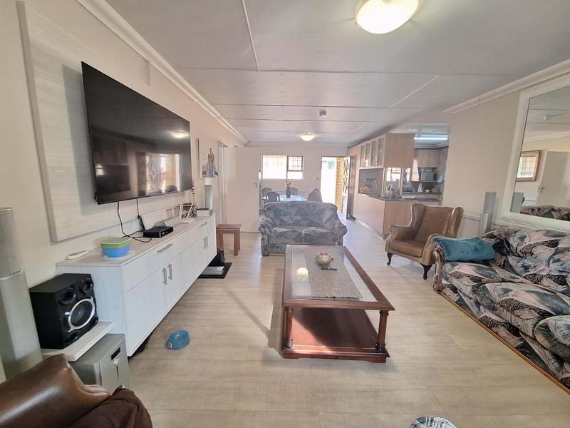 4 Bedroom Property for Sale in Hartenbos Heuwels Western Cape
